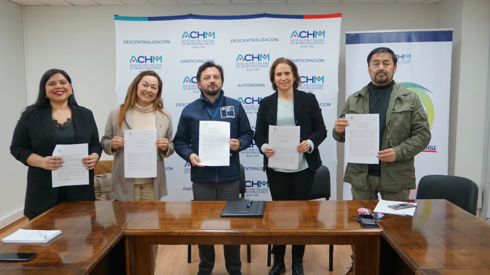 ACHM y Dirección General de Aguas del MOP firman acuerdo para acompañar proceso de inscripción y registro de derechos de aguas