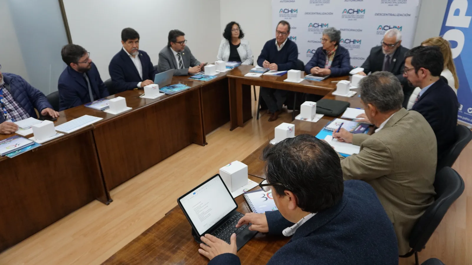 Comisión de Salud ACHM se reúne con Misión de OPS para revisar cooperación técnica con gobiernos locales