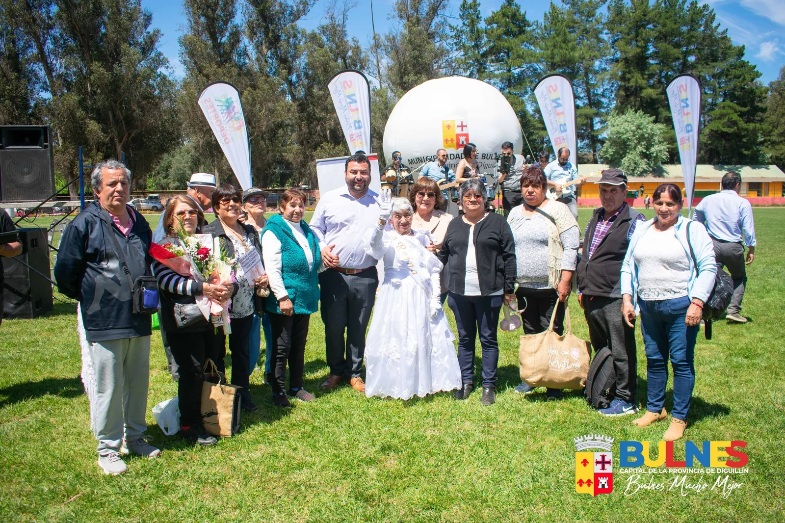 𝗖𝗼𝗻 𝘂𝗻𝗮 𝗮𝘀𝗶𝘀𝘁𝗲𝗻𝗰𝗶𝗮 𝗿𝗲𝗰𝗼𝗿𝗱 𝗲𝗹 𝗺𝘂𝗻𝗶𝗰𝗶𝗽𝗶𝗼 𝗱𝗲 𝗕𝘂𝗹𝗻𝗲𝘀 𝗰𝗲𝗹𝗲𝗯𝗿𝗼́ 𝗲𝗹 “𝗗𝗶́𝗮 𝗜𝗻𝘁𝗲𝗿𝗻𝗮𝗰𝗶𝗼𝗻𝗮𝗹 𝗱𝗲 𝗹𝗮𝘀 𝗣𝗲𝗿𝘀𝗼𝗻𝗮𝘀 𝗠𝗮𝘆𝗼𝗿𝗲𝘀”