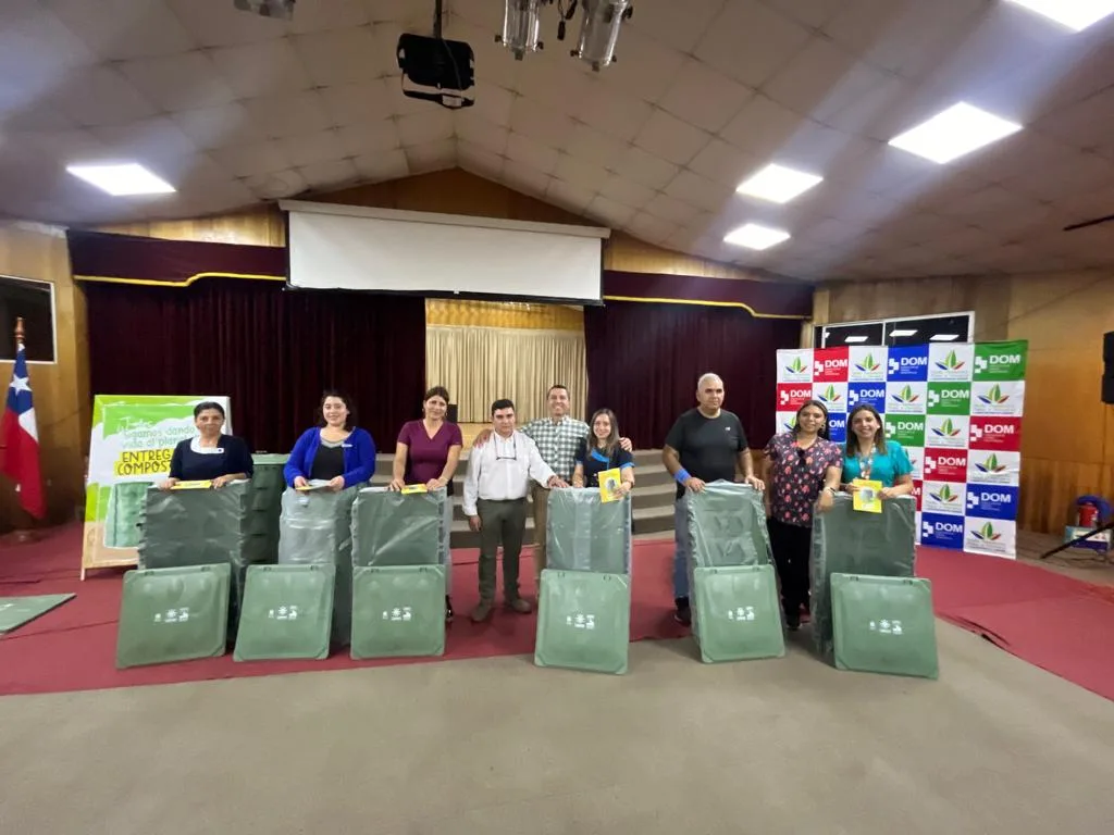 Agrupaciones de Cabrero reciben composteras y capacitación sobre cuidado del medioambiente