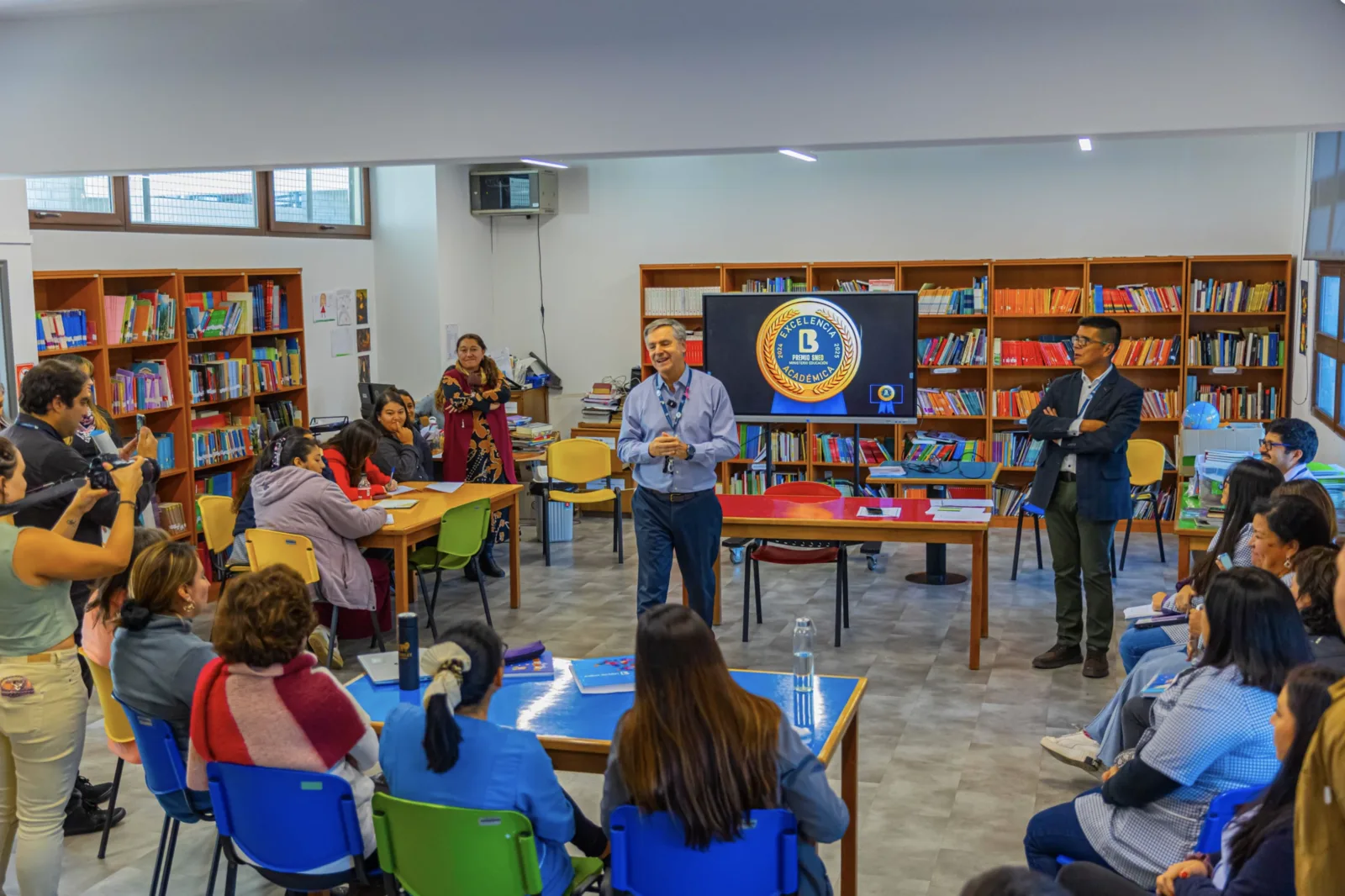 Colegios Lo Barnechea y Farellones son reconocidos por Excelencia Académica