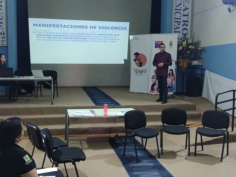Taller de Sensibilización, destinado a funcionarias y funcionarios municipales