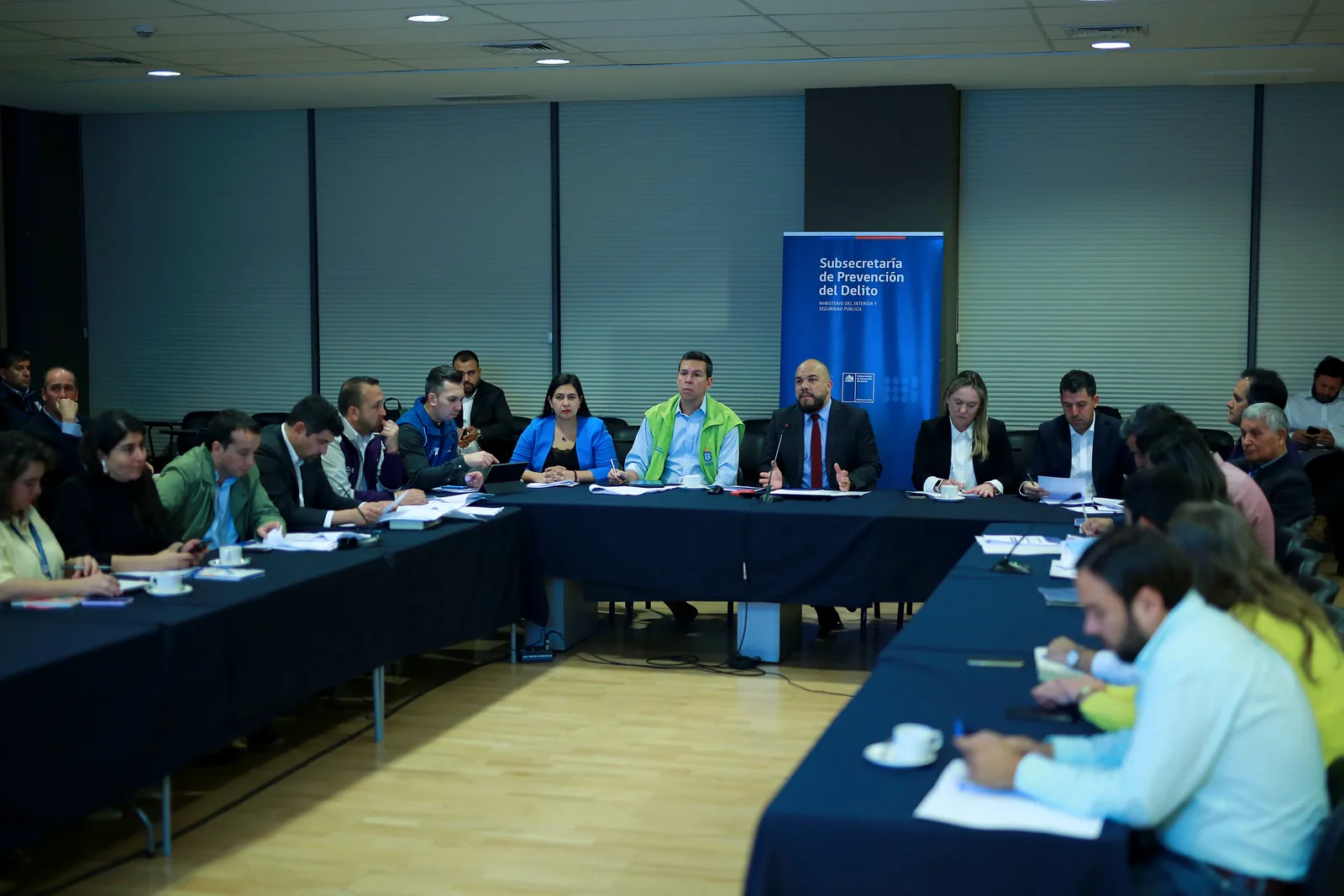 Subsecretaría de Prevención del Delito presentó Estrategia Preventiva 2025 para los municipios a alcaldes electos de la RM con foco en inversión territorial, comercio ilícito y patrullaje inteligente