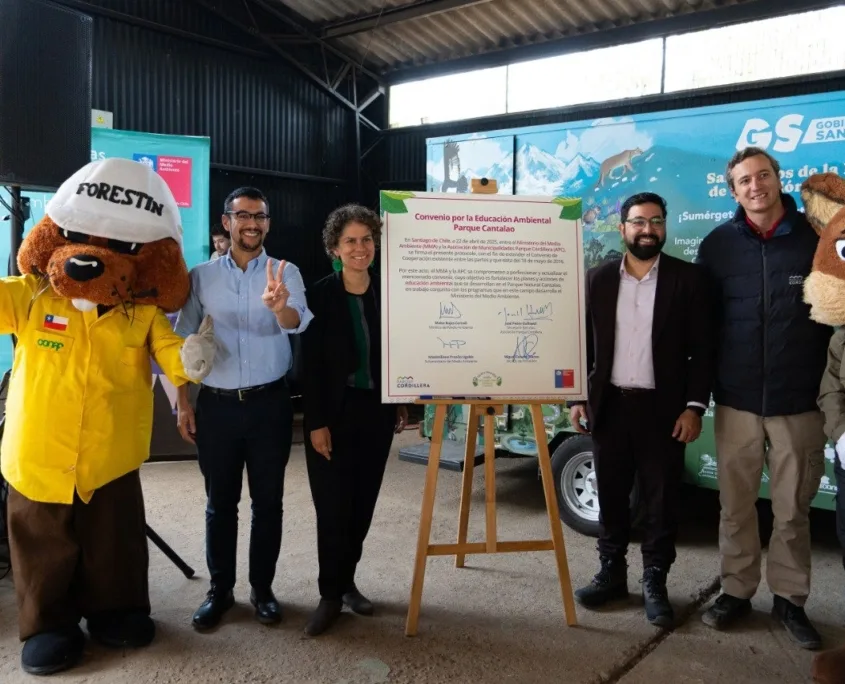 Día de la Tierra: alcalde Concha junto a la ministra Rojas y más de 300 estudiantes visitan Parque Cantalao de Peñalolén