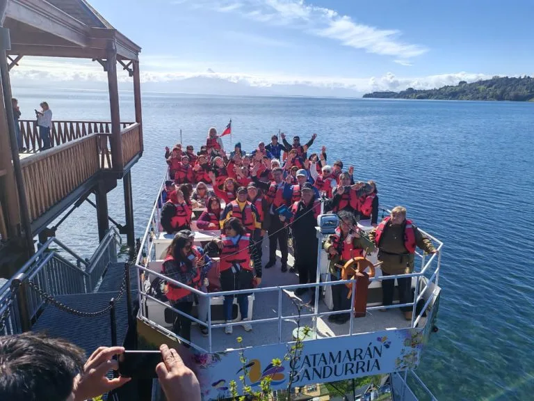 48 adultos mayores de Frutillar disfrutaron la segunda jornada de la “Ruta Dorada del Lago Llanquihue”