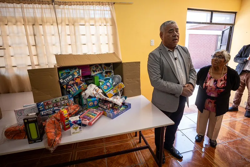 Alcalde Vargas lidera entrega de juguetes para que ningún niño de Arica se quede sin Navidad