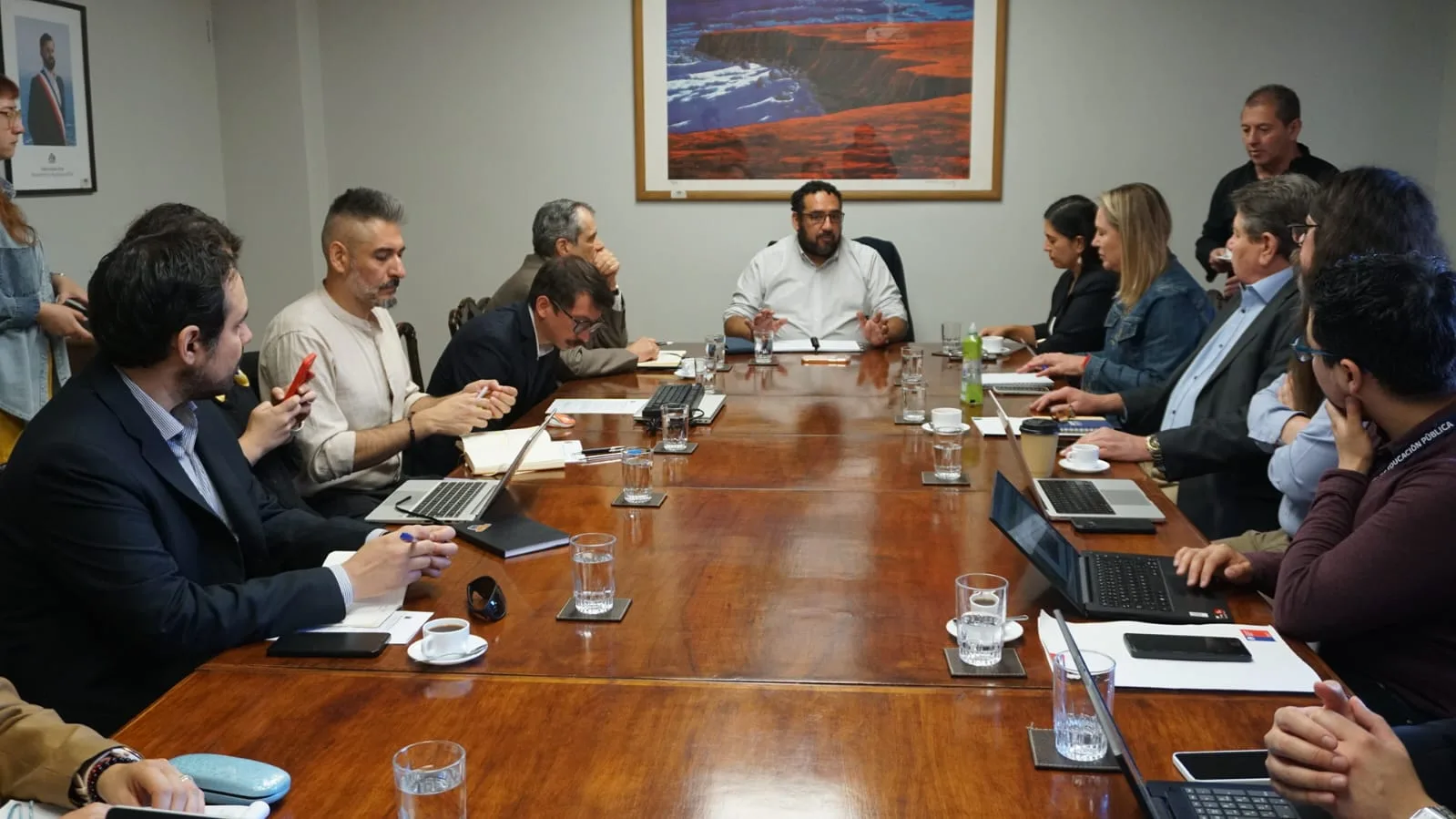 Comisión de Educación de la ACHM se reunió con el ministro de Educación para abordar desafíos de la educación pública