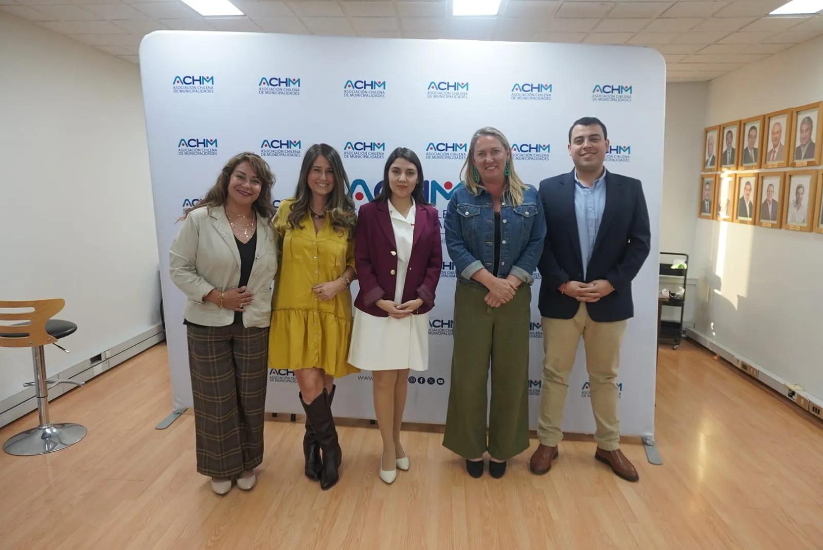 Municipios y Ministerio de la Mujer avanzan en agenda conjunta de equidad de género