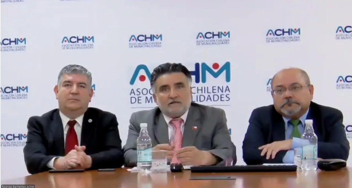 ACHM realiza exitoso webinar sobre ordenanza tipo de la Ley “Chao Cables” con amplia participación municipal