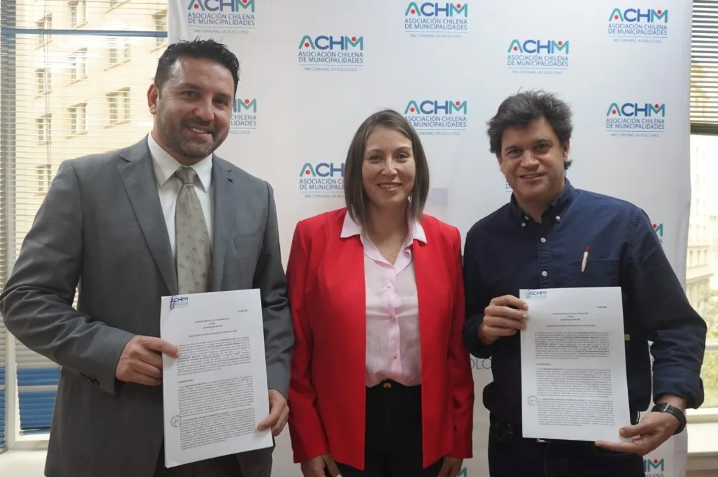 ACHM y Universidad Mayor firman convenio para fortalecer la formación y capacitación del mundo municipal