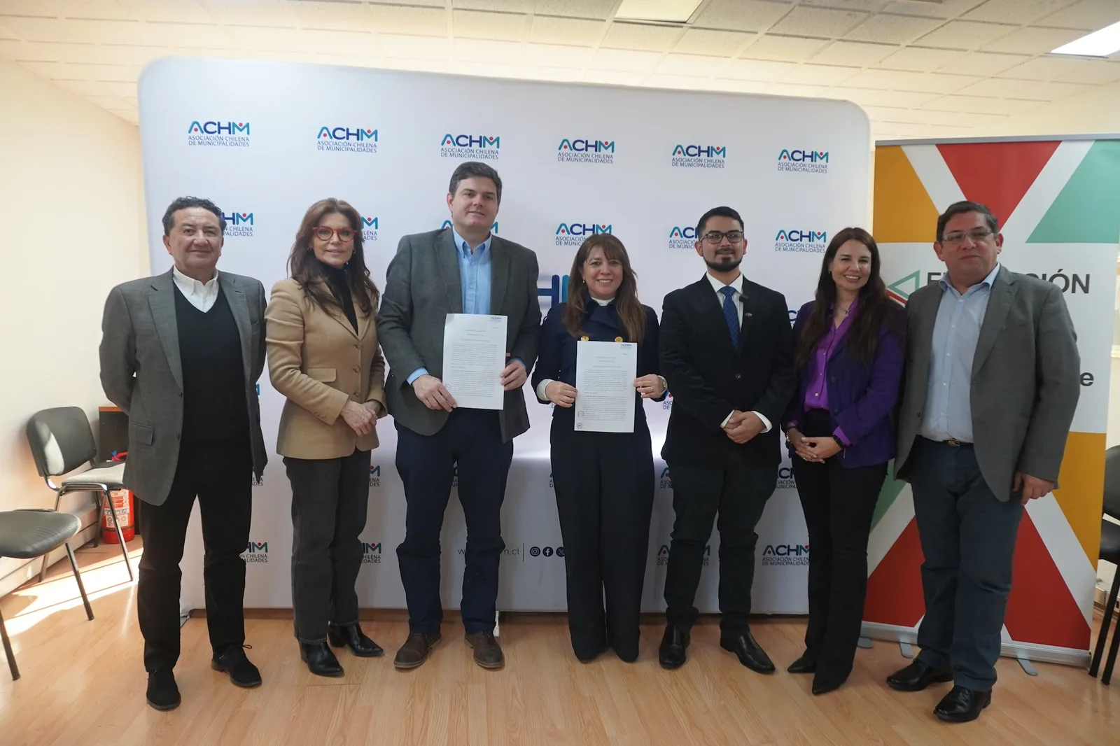 ACHM y Fundación Minera de Chile suscriben convenio para fortalecer el desarrollo de las comunas
