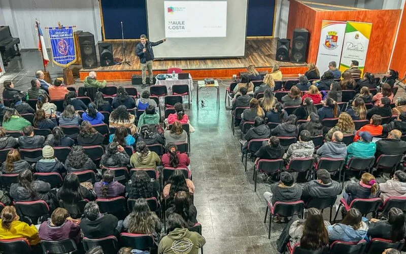 Trascendental encuentro educativo: Director ejecutivo del SLEP Maule Costa visita la comuna de Constitución