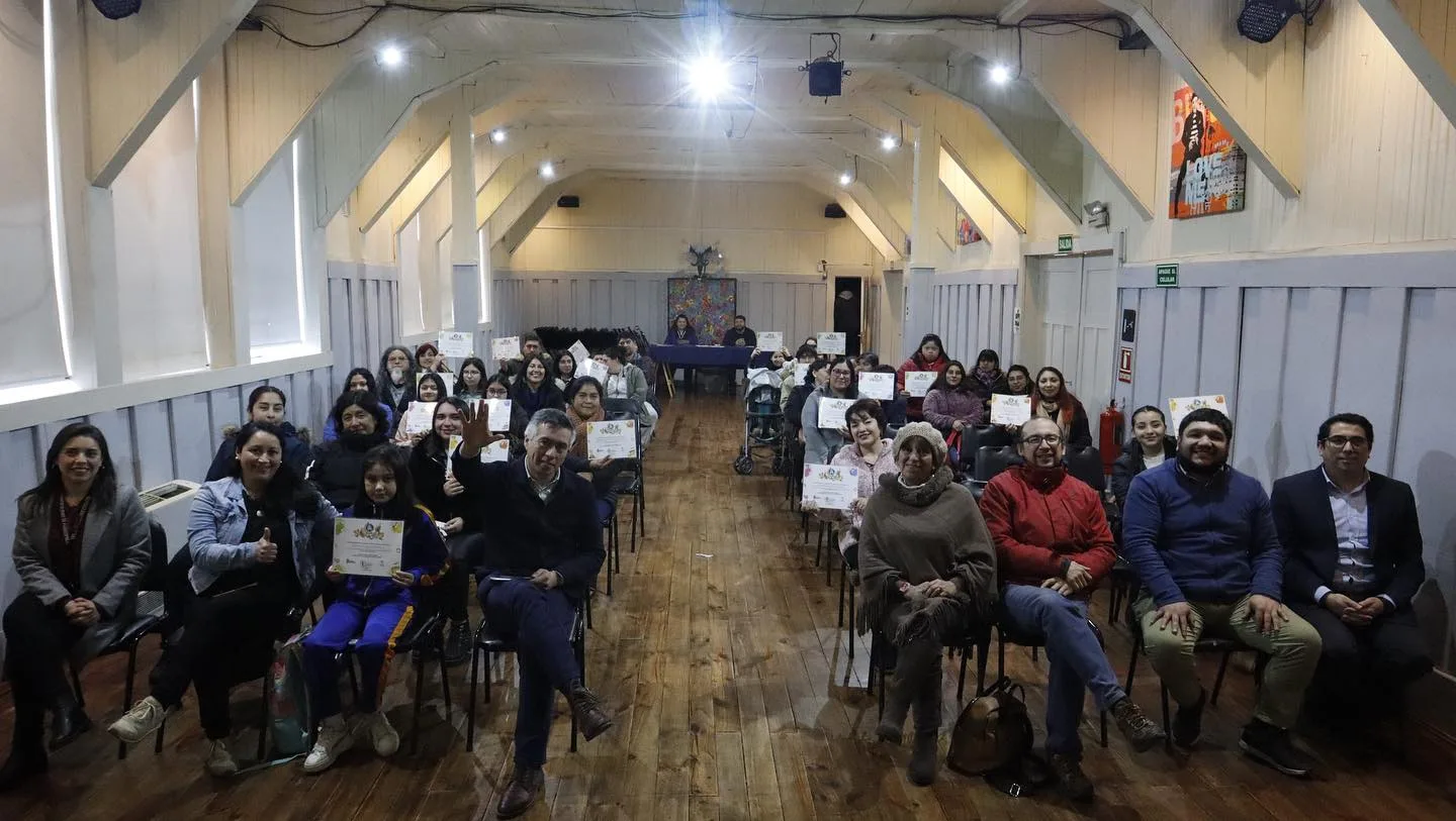 Municipalidad de Panguipulli entregó «becas de mantención» a 238 estudiantes de la comuna